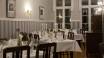 Nyt frokosten- og middagsmaden i flotte omgivelser i den hyggelige restauranten ’Holländische Stube’.