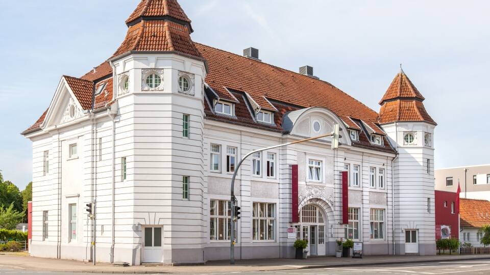 Nur 300 m von der Schlei entfernt liegt das schöne, frisch renovierte Hotel Alter Kreisbahnhof.