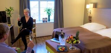 Rummen är inredda med fokus på komfort och bekvämligheter för hotellets övernattade gäster.