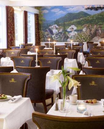 Hotellet har to forskjellige restauranter hvor dere kan spise et godt måltid i hyggelige omgivelser.