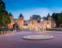 Amersfoort er en smuk by med mange seværdigheder og muligheder, såsom den imponerende byport, Koppelpoort.