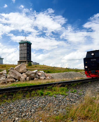 Hotellet ligger nära centrum av den lilla staden Schierke där ni hittar spännande aktiviteter året runt