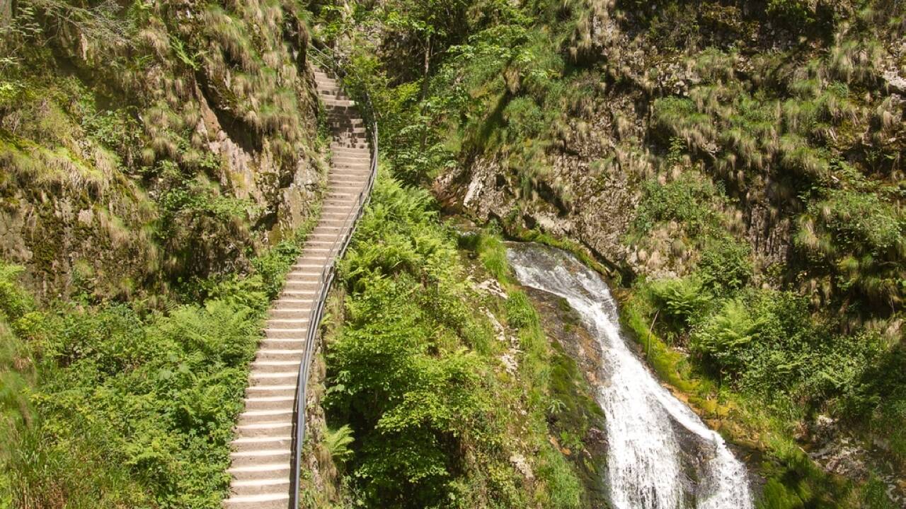 Vid staden Oppenau hittar ni vattenfallet Wasserfälle Allerheiligen som upptäcktes först på 1800-talet.