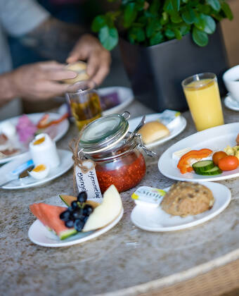 Enjoy good, home-cooked food in the morning, made from local ingredients in the hotel restaurant.