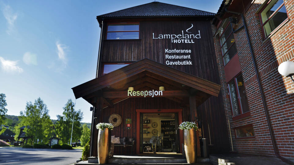 Lampeland Hotell är centralt beläget på Östlandet, mitt emellan Geilo och Oslo.