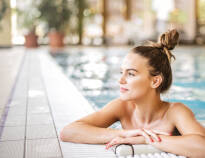 Während Ihres Aufenthalts haben Sie gratis Zugang zum hoteleigenen Wellnessbereich mit Innenpool, Sauna, Whirlpool und Kaltwasserpool.