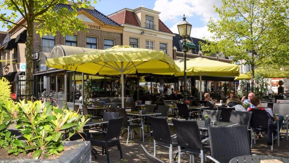 City Hotel de Jonge ligger centralt i den hollandske by  Assen, tæt på butikker og caféer.