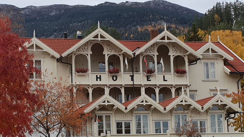 Boka ett billigt hotellpaket på Seljord Hotel och njut av en bekväm bas under er bilsemester i Norge.