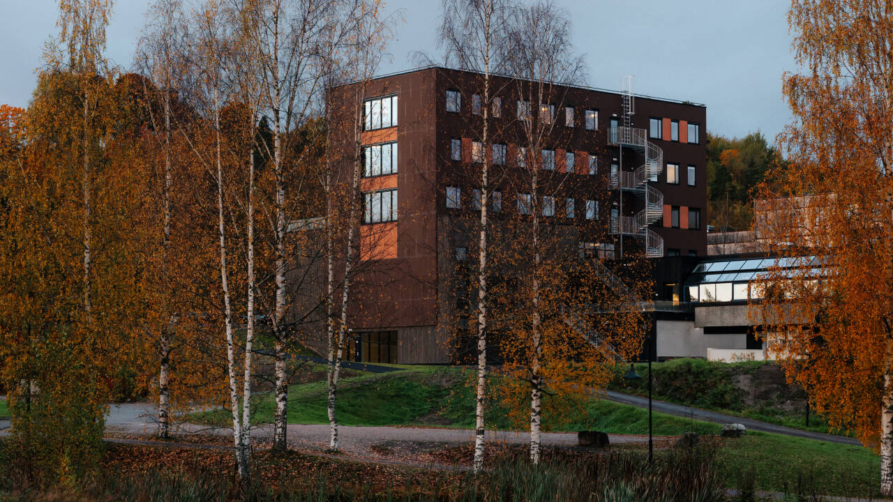 Hotellet ligger midt i byens centrum i gåafstand til caféer, butikker og transport.