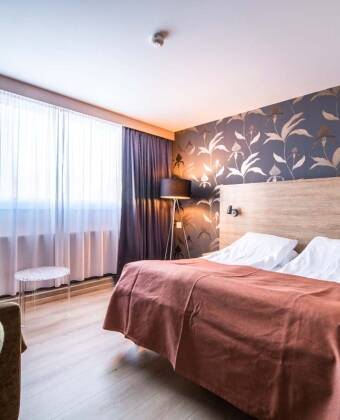 Stay in bright, well-kept rooms with comfortable beds, creating a relaxing base after active days in Telemark.