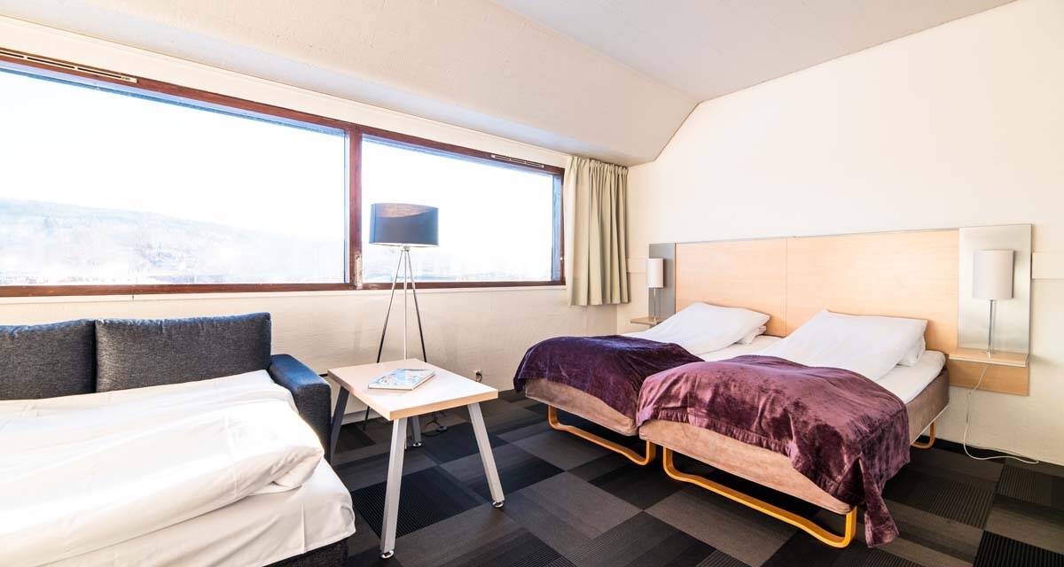 Stort dobbeltværelse med 2 ekstra senge