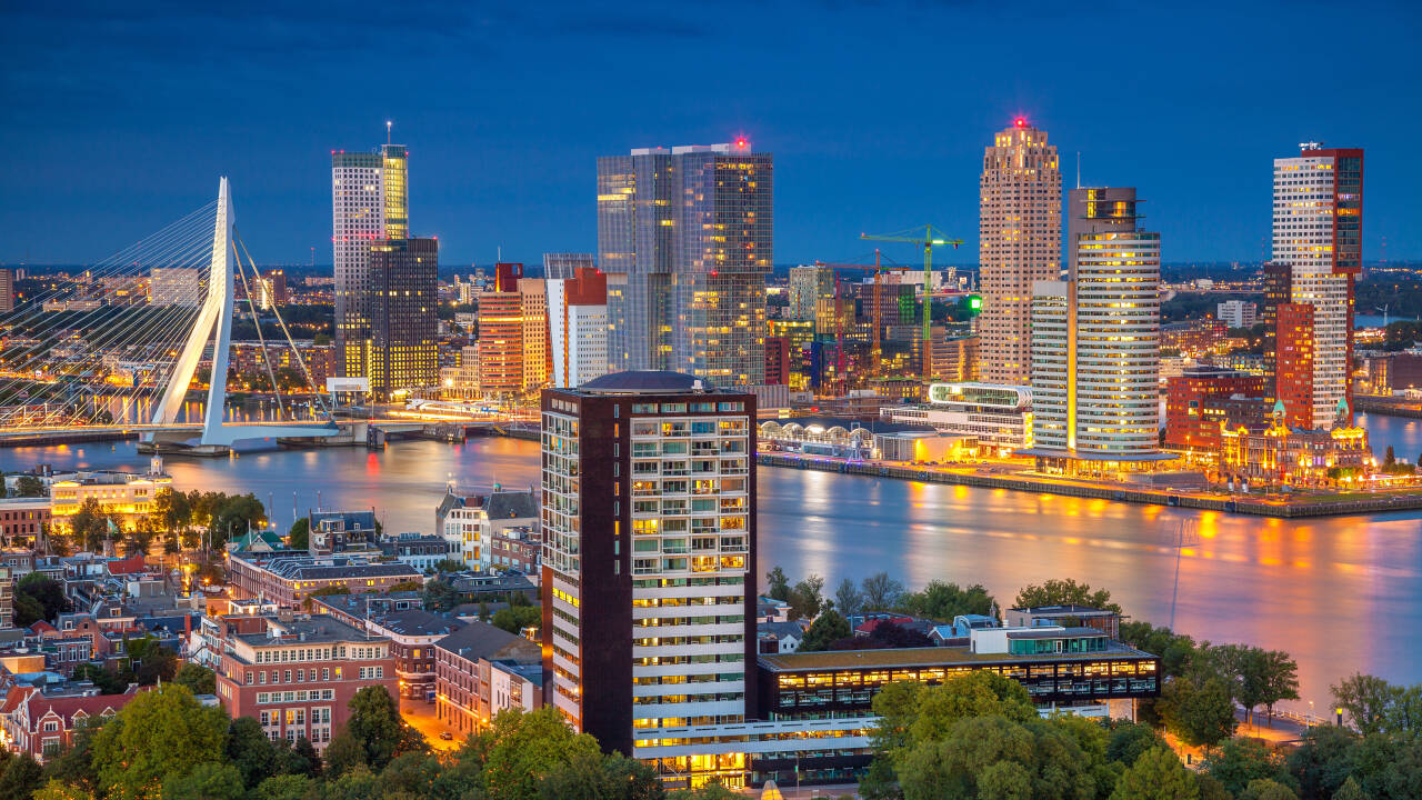 Rotterdam ist eine der schönsten westeuropäischen Städte und bietet Einkaufsmöglichkeiten, Kultur, Geschichte und Sightseeing