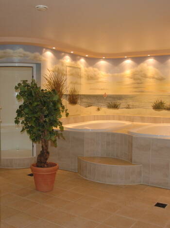 The hotel has a wellness area with sauna, steam room and relaxation area, which can be used for a small fee.
