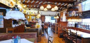 Das Restaurant bietet eine außergewöhnliche Atmosphäre. Wählen Sie ein Paket mit Abendessen zu einem sehr guten Preis.