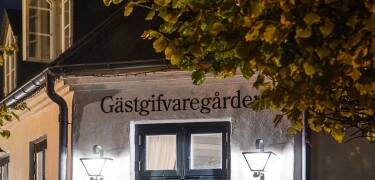 Skanörs Gästgifvaregård er en charmerende svensk kro beliggende i maleriske omgivelser i det sydvestligste Skåne