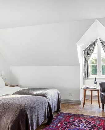 De flotte værelsene er innredet i en skjønn tradisjonell stil med en moderne touch og sans for detaljer