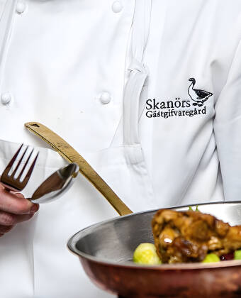 I restauranten er maden og vinen nøje sammensat med det formål, at alle sanserne skal i spil og forkæles