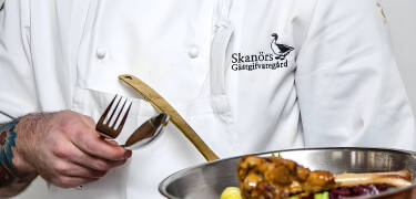 I restaurangen har både maten och vinet valts med omsorg och erbjuder en fantastisk upplevelse för alla sinnen