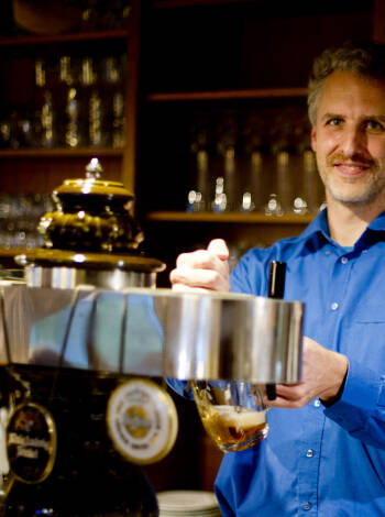 Your hotel host, Dirk, speaks Danish and is ready to welcome you