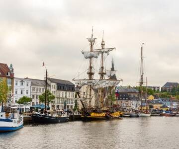 Flensburg ist immer einen Besuch wert. Geschäfte, Cafés, Hafen und Yachten schaffen das ganze Jahr über eine gemütliche Atmosphäre.