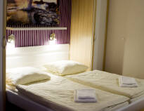 Hotellet har små och mysiga rum där ni kan koppla av efter en upplevelserik dag.