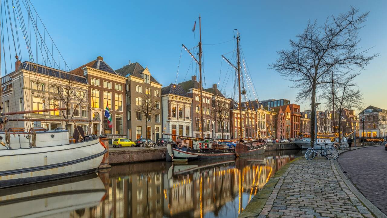 Groningen är an av Hollands vackraste storstäder och här hittar bi shopping, museer, sightseeing och vackra kanaler