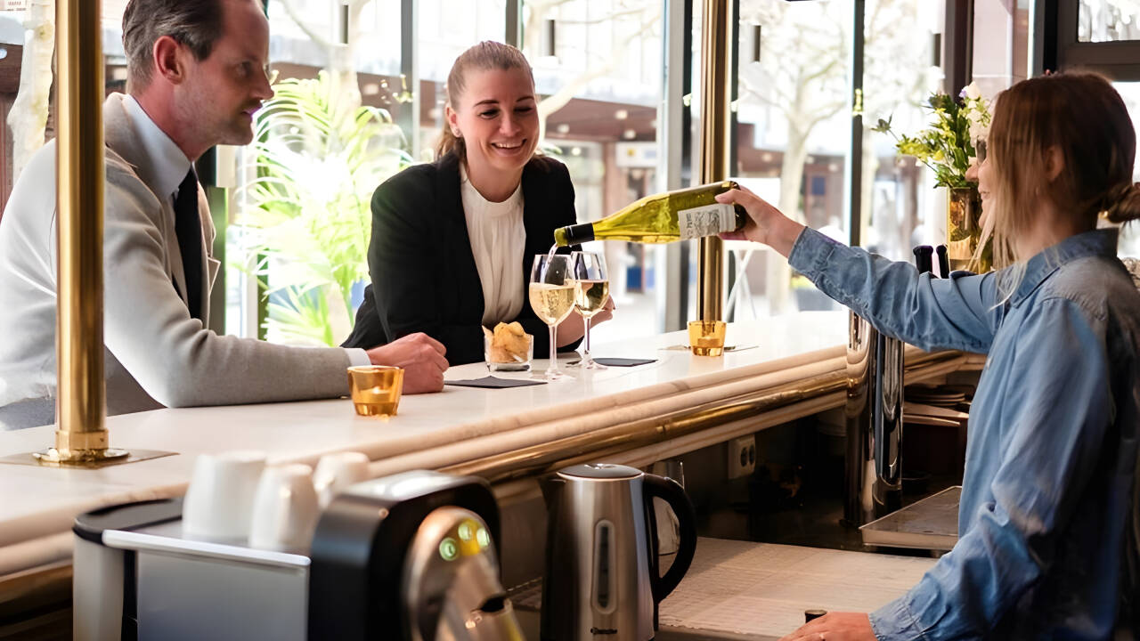 Enjoy a drink and a light bite in the hotel’s relaxed bar and bistro.