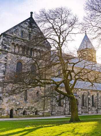 Besök ett av stadens stora landmärken - Lunds Domkyrka.