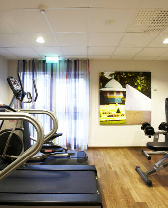 Halten Sie Ihr Trainingsprogramm während Ihres Urlaubs aufrecht und nutzen Sie den Fitnessraum des Hotels.