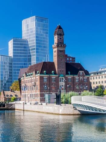 Das Hotel liegt eine halbe Autostunde von Malmö und ist auch nicht weit von Kopenhagen.