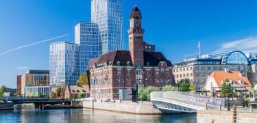 Hotellet ligger mindre end en halv times kørsel fra Malmø, og derfra er der heller ikke langt til København.