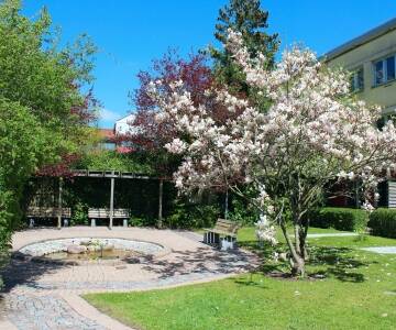 Der Garten ist perfekt für nette Treffen und Gespräche.