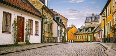 Oplev Lunds charmerende historiske huse og brostensbelagte gader.