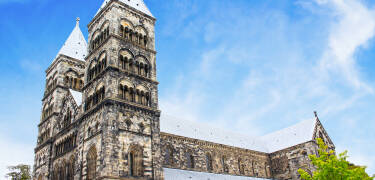 Lunds imponerande domkyrka invigdes redan år 1145 och väl värd ett besök. Katedralens två torn är 55 meter höga.