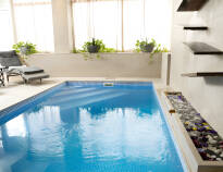 Gästerna har tillgång till en härlig relaxavdelning med pool, bastu och jacuzzi samt ett fullt utrustat gym.