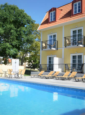 Welcome to Hotell Skansen Öland – a place for relaxation, enjoyment, and the unique charm of Öland.