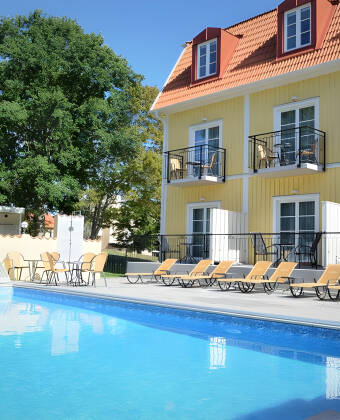 Willkommen im Hotell Skansen Öland – ein Ort der Entspannung, des Genusses und des einzigartigen Charmes Ölands.