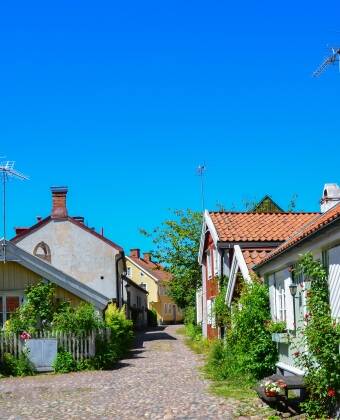 Verpassen Sie nicht die Stadt Kalmar mit ihrer schönen Altstadt, dem Kalmarer Schloss und dem Café Söderport.