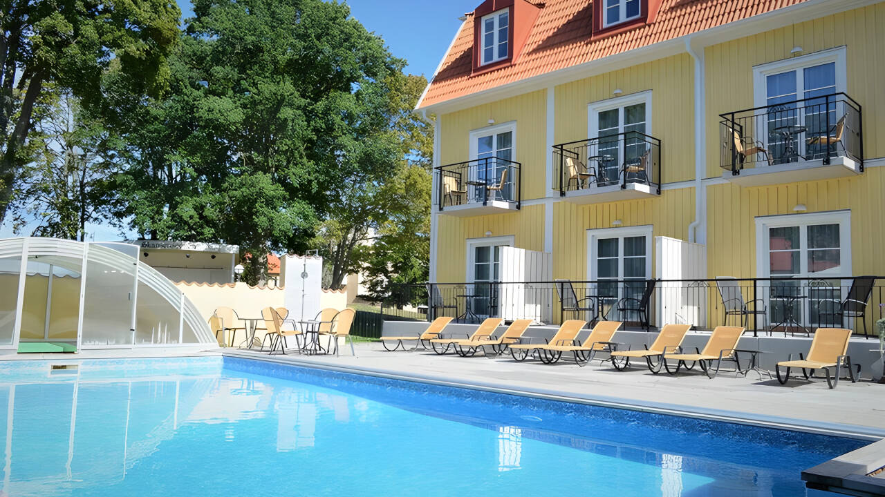 Välkommen till Hotell Skansen Öland – en plats för avkoppling, njutning och öländsk charm.