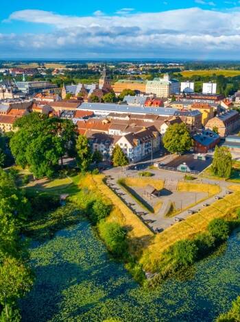 Kristianstad ist schnell erreichbar und lädt zum Shoppen und zu Kulturerlebnissen ein.