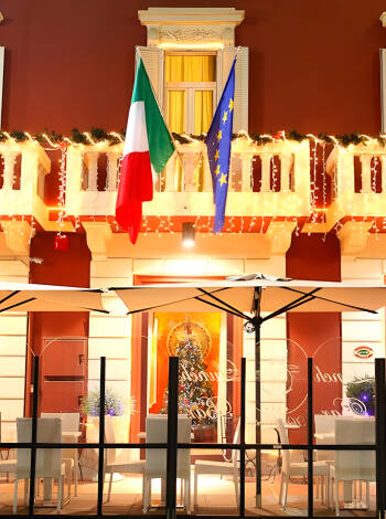 Enjoy your drinks in the Hotel Esplanade and soak in the lovely atmosphere.