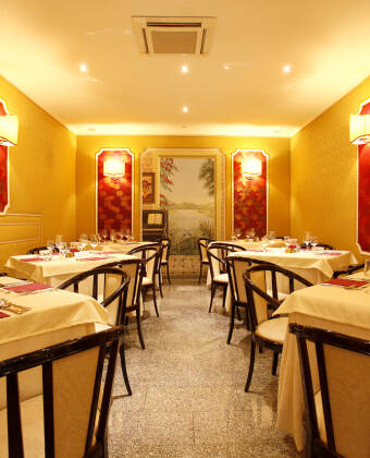 Das Hotel verfügt über ein eigenes Restaurant, das italienische Gerichte und Atmosphäre bietet.