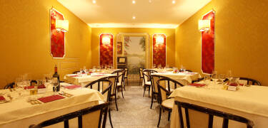 The hotel has its own restaurant, where you can enjoy an exciting selection of genuine Italian cuisine in a cosy atmosphere.