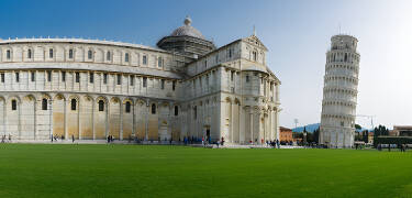 Dra på spennende utflukter og besøk den nærliggende byen Luca, Firenze eller Pisa, hvor du kan oppdage Campo Miracoli og se det berømte skjeve tårnet.