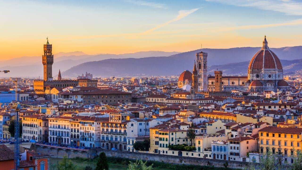 Blot ca. 50 km fra hotellet finder I den smukke toscanske hovedstadsby, Firenze, hvor I bl.a. kan besøge den smukke domkirke.