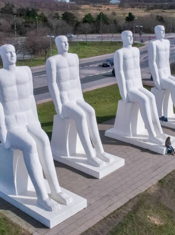 Erleben Mennesket ved Havet, eine Skulptur von Svend Wiig Hansen, die zu einem Markenzeichen von Esbjerg geworden ist.