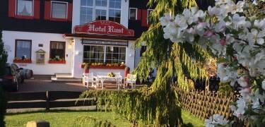 Das Harmonie Hotel Rust liegt im Herzen des Harzes und bietet einen atemberaubenden Blick auf die malerische Landschaft.