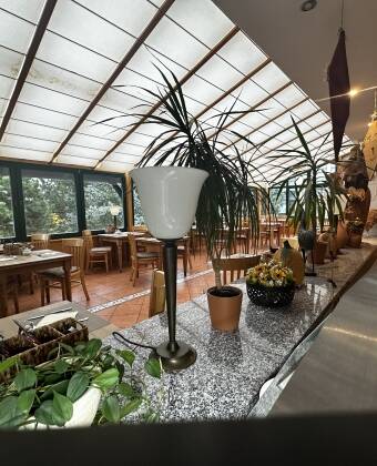 En vistelse med Risskov Bilsemester inkluderar halvpension, som kan avnjutas i den trevliga restaurangen.