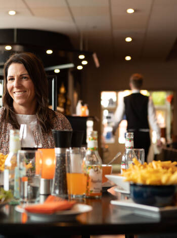 In the evenings, well-crafted dishes are served in the delightful restaurant, where several classics are on the menu.