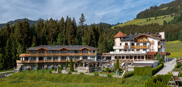 Das 4*-Hotel Leamwirt mit seinem fantastischen Ausblick ist seit vielen Jahren familiengeführt.